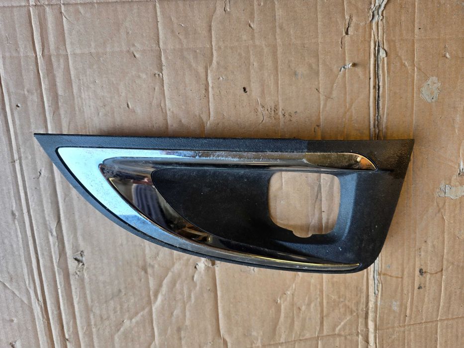 Ramka halogenu kratka zderzaka PEUGEOT 3008 II 16-