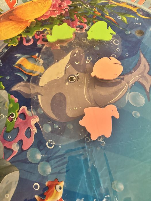 Іграшки та хатинка для котика