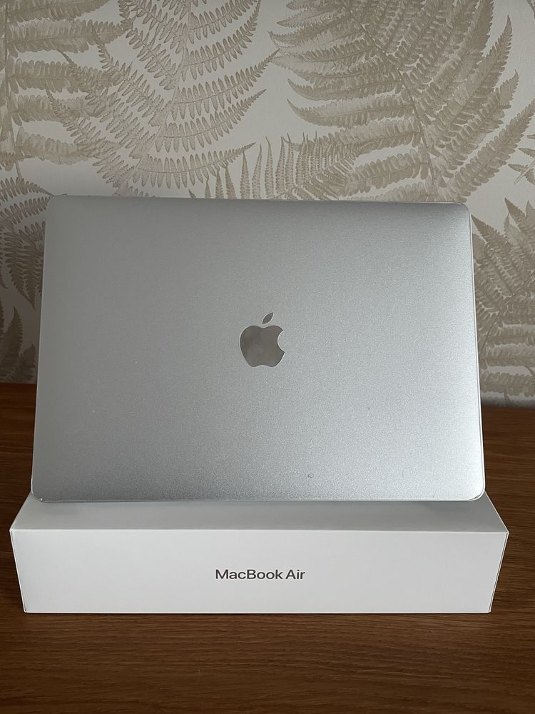 MacBook Air 13 2020 M1 8GB RAM 256GB SSD