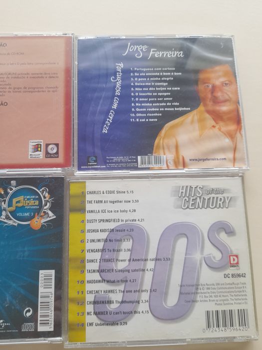 Cds musicais vários.
