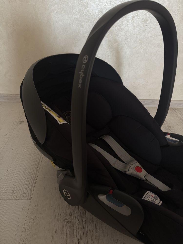 Автокрісло cybex cloud Z deep black чорне