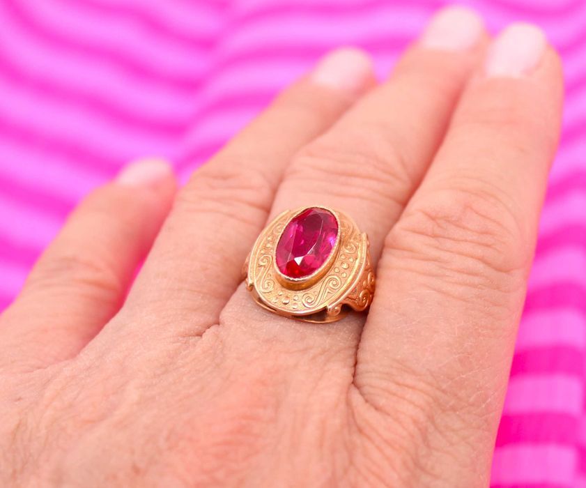 Złoty pierścionek p.585/4,77g z różowym kamieniem