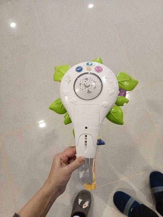 Carrinho de bebe, marsúpio e mobile de berço em excelente estado.