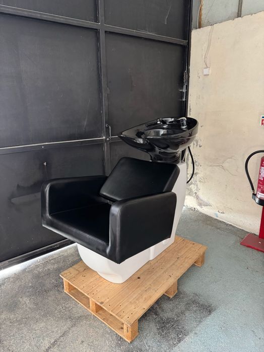 Rampa para Lavagem Capilar Preta, Pio Preto e Base Branca, Usada