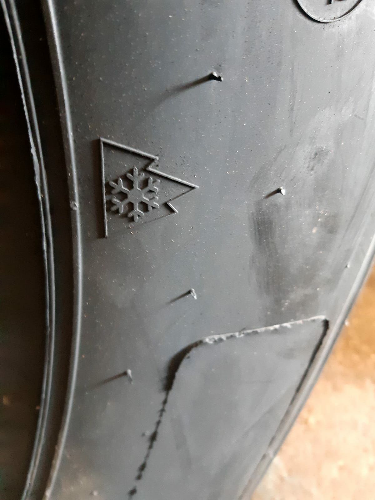 Konplet bez napraw 315/80R22.5 budowlane Roadx