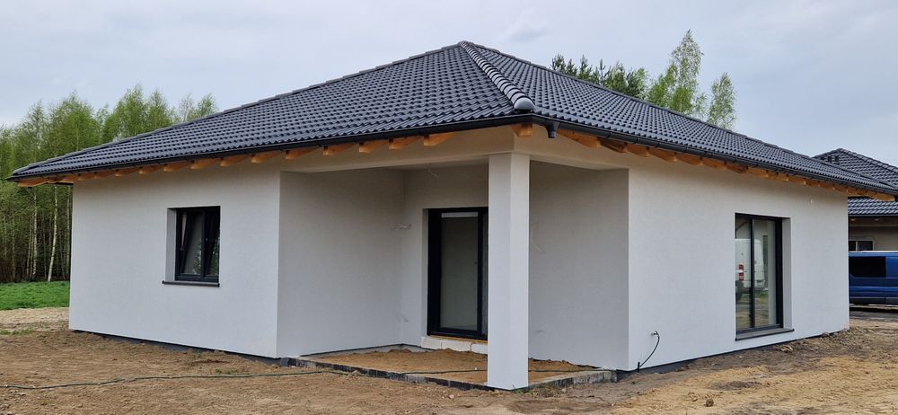 Nowy Dom w stanie deweloperskim z pompą ciepła.