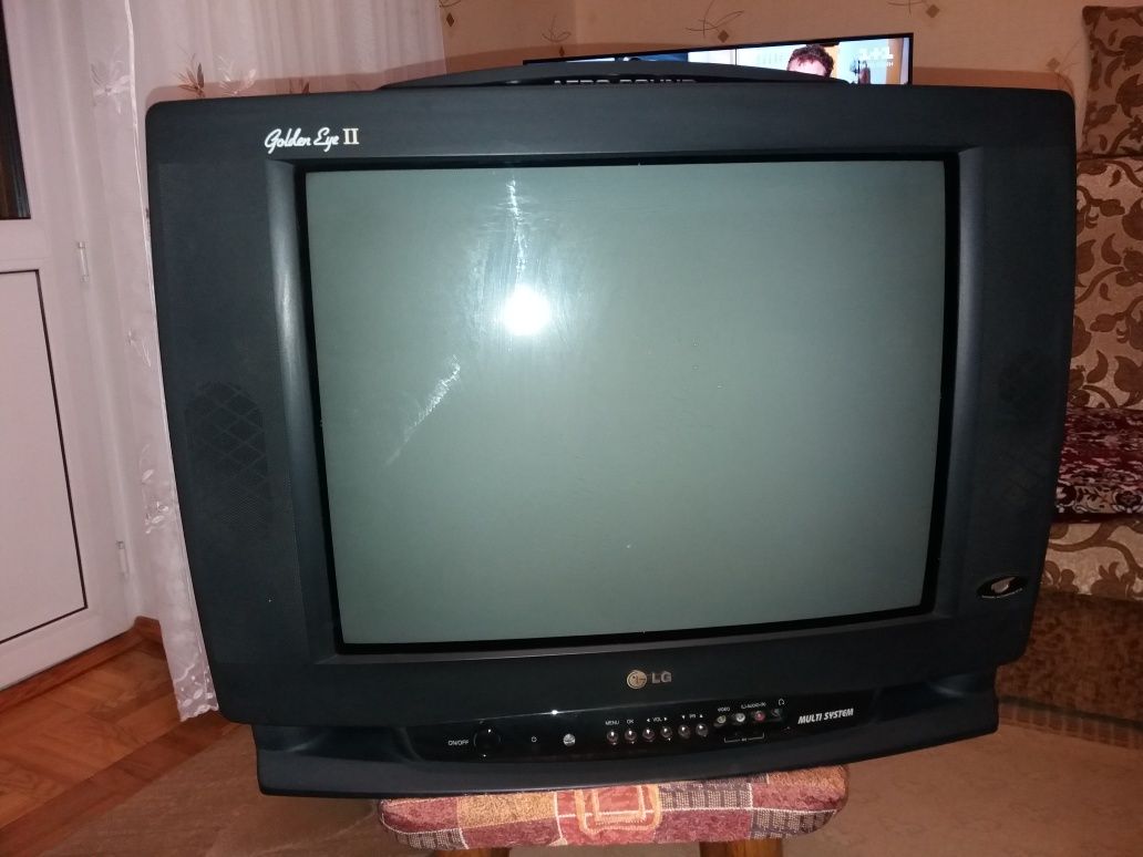 Телевізор LG стан нового майже не використовувався.