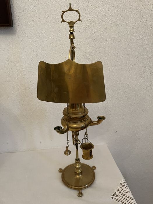 Candeeiro de cobre com mais de 100 anos