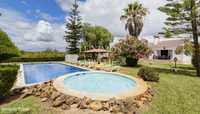Moradia Rústica V5 com piscina, para venda em Pêra, Algarve