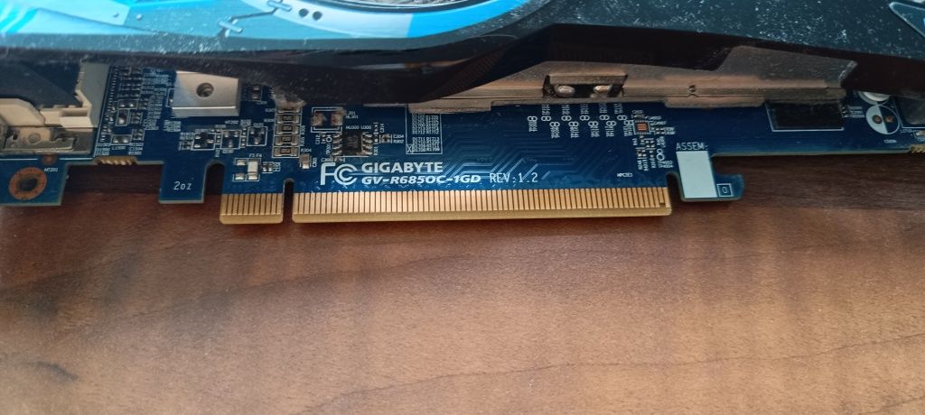 Karta graficzna Gigabyte Radeon HD 6850 WindForce OC 1GB DDR5