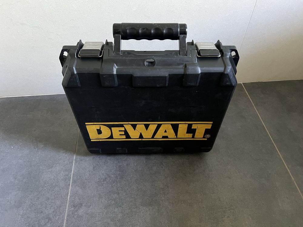 Мережевий  лобзик Dewalt DW 343