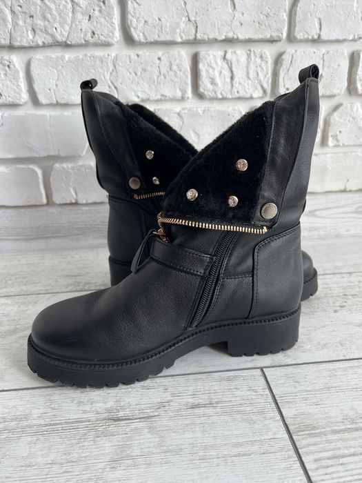 Чоботи жіночі