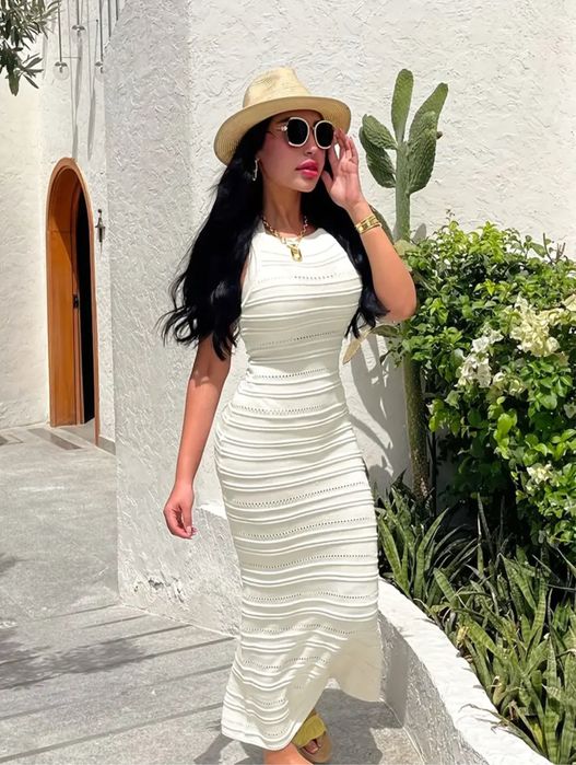 Нереально красива пляжна біла жіноча сукня