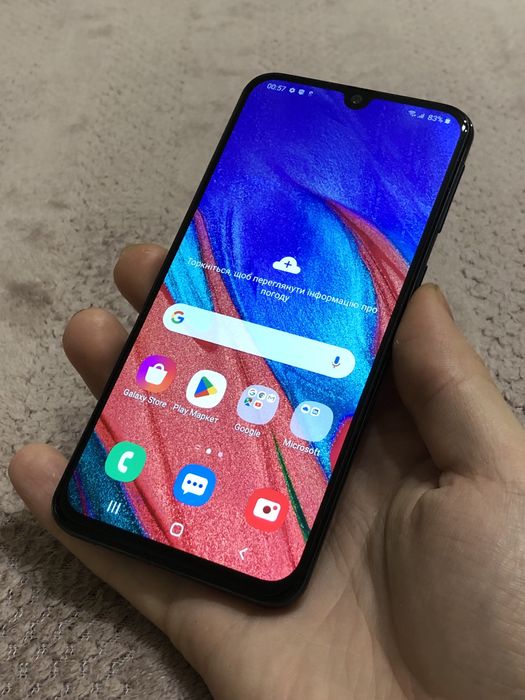 Телефон Samsung Galaxy A40 4/64gb NFC гарний стан