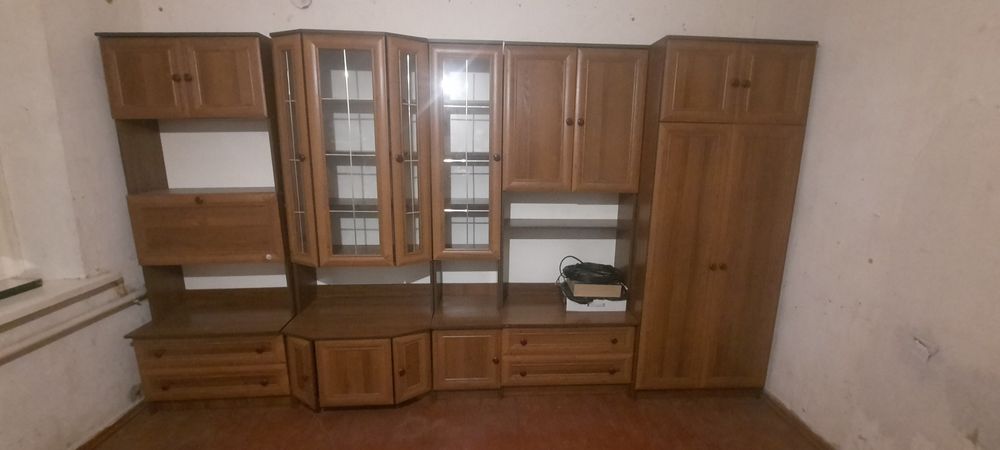 Продам меблі у вітальню.