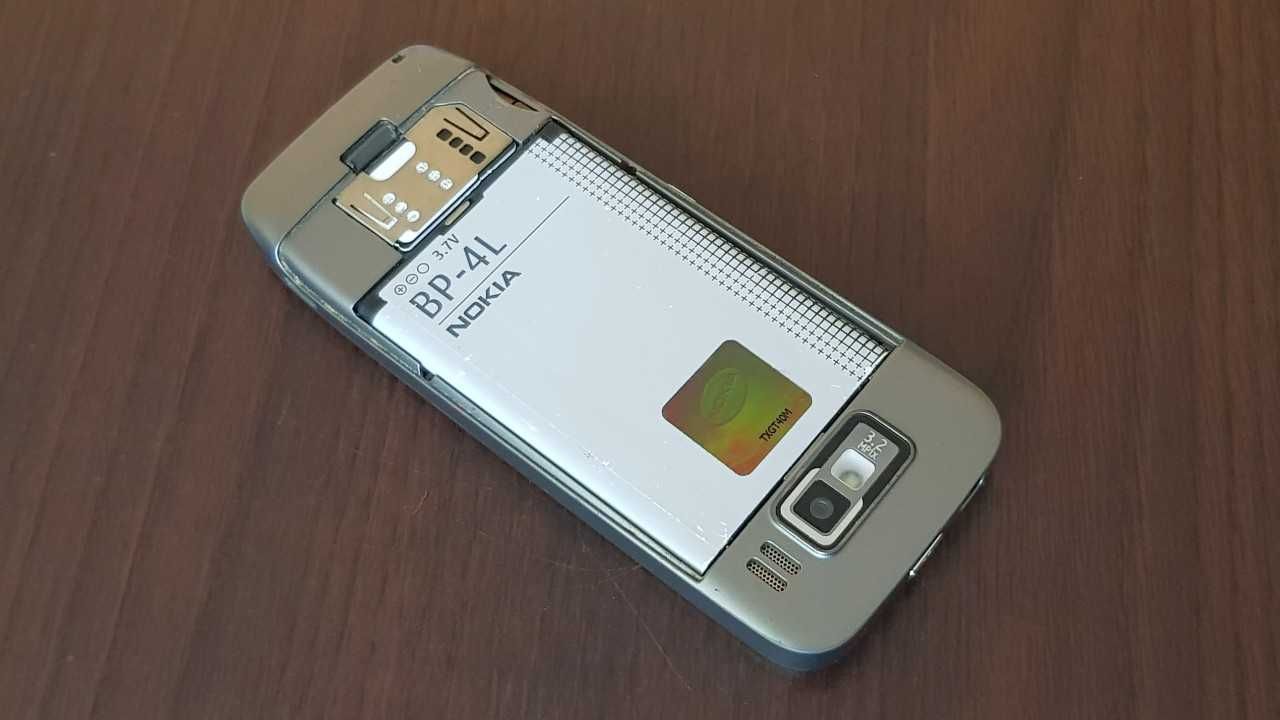 NOKIA E52 Telefon GSM 3G Symbian WLAN GPS Retro