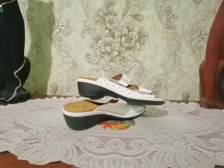 Продам новые босоножки