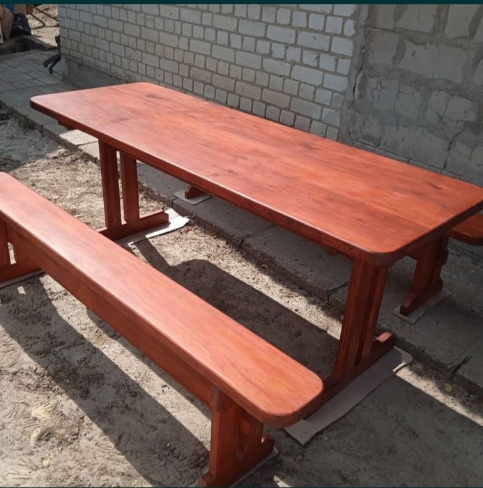 Стол  и  лавки .