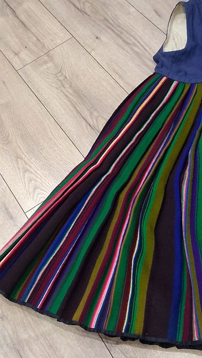 Sukienka ludowa wełniak Łowicka  dla szczupłej pani z prl  dół plisowo