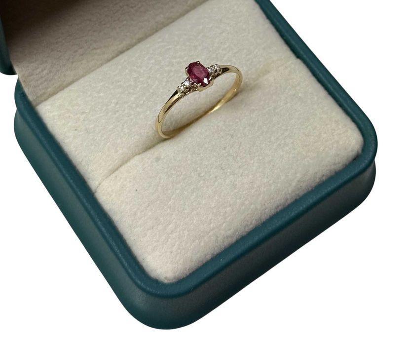 Wyjątkowy złoty pierścionek 0,93g 585 r. 13