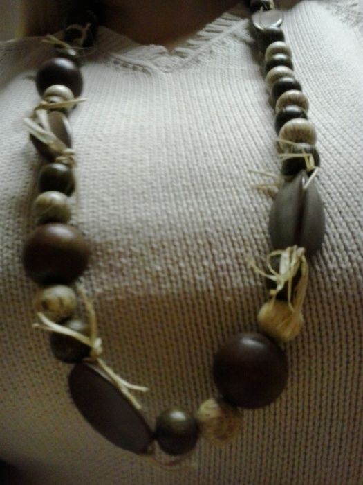 Piękne drewniane korale w stylu etno
