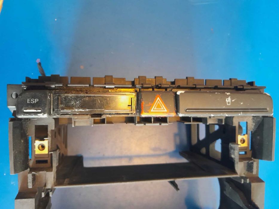 Konsola środkowa ramka radia stelaż Audi A4 B6 8E0'858005B