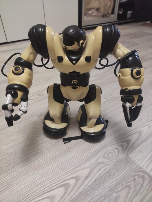 Продам інтерактивний робот wowwee Robo sapien 8081