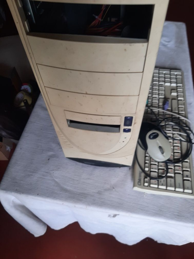 Компьютер AMD Athlon(tm) 64 Processor 3200+ 2ГГц 1.18ГБ и монитор