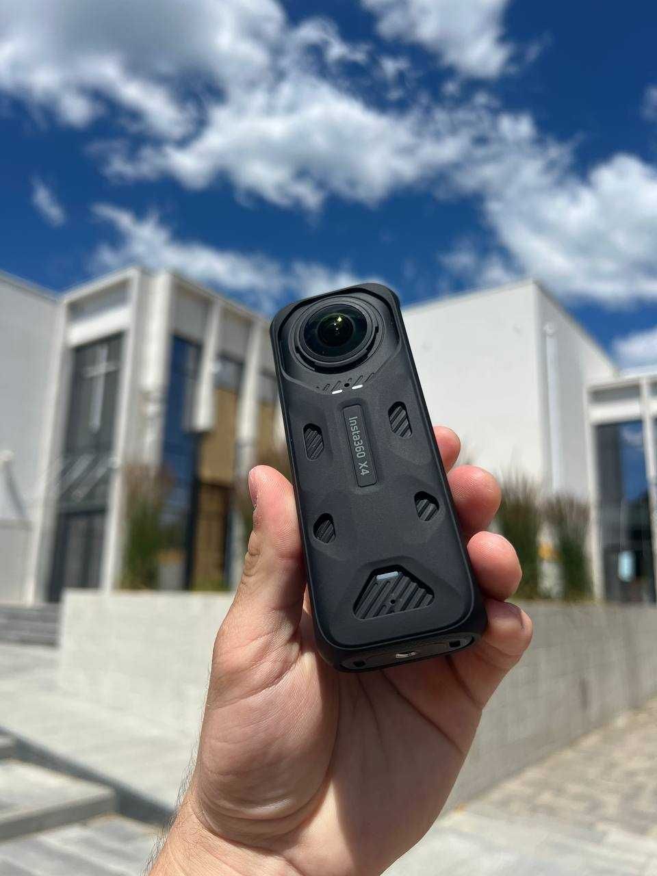 Екшн камера Insta360 X4