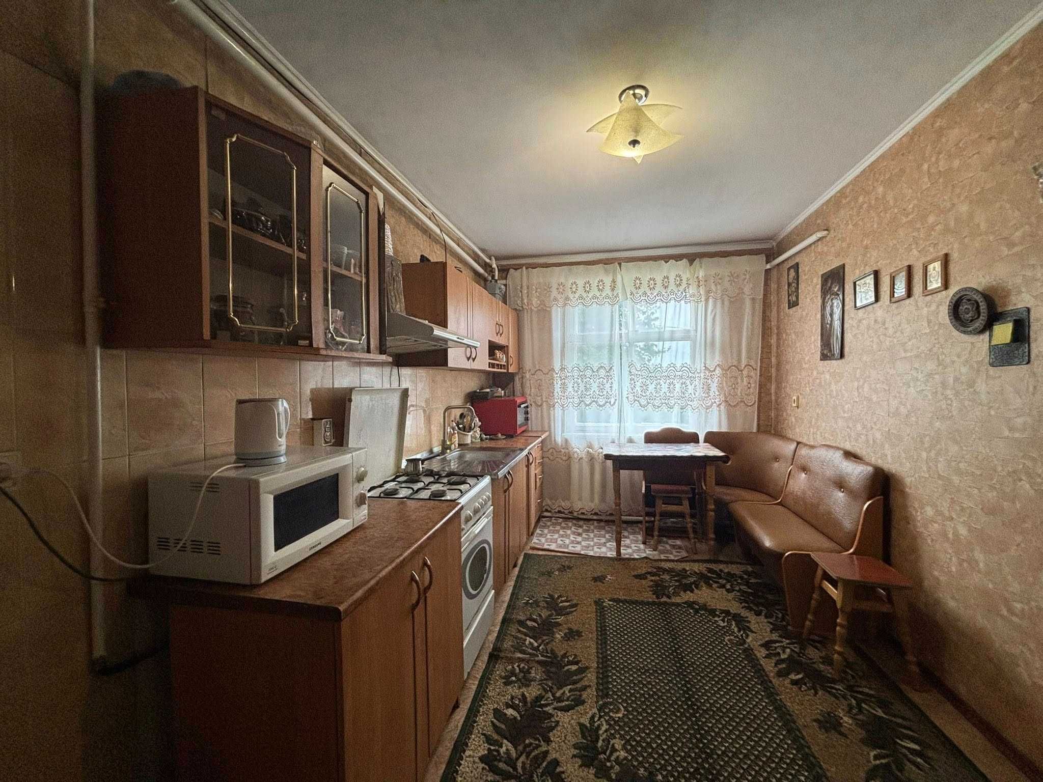 Продам частину одноповерхового будинку з окремим входом і невеликою