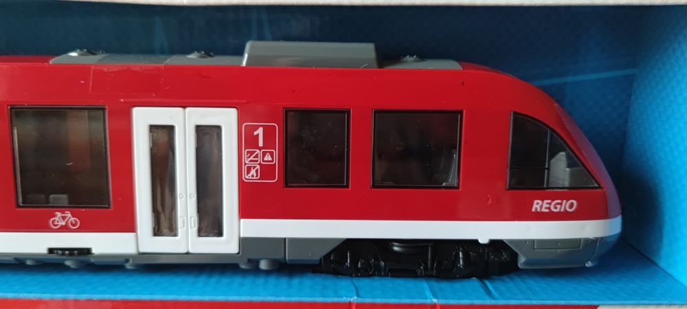 Поїзд міський ,червоний трамвай CITI TRAIN