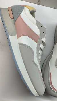 Нові кросівки білі з сірим, рожевим