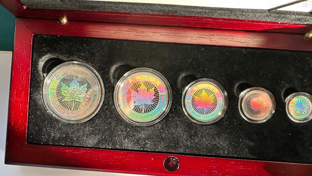 Srebro 999.9 liść klonowy z 2003r w pięknym etui o pojemności 1,9uncji