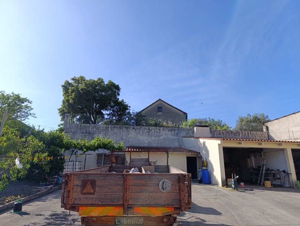 Vende-se reboque para trator agrícola