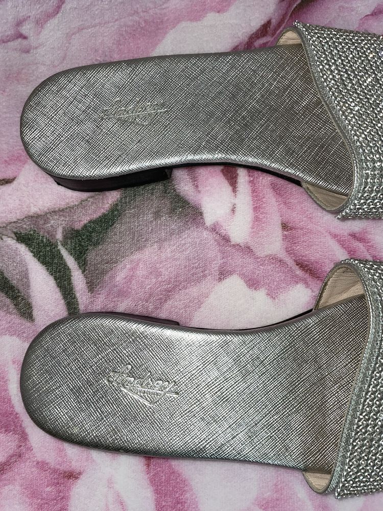 Сріблясті босоніжки Vero Cuoio