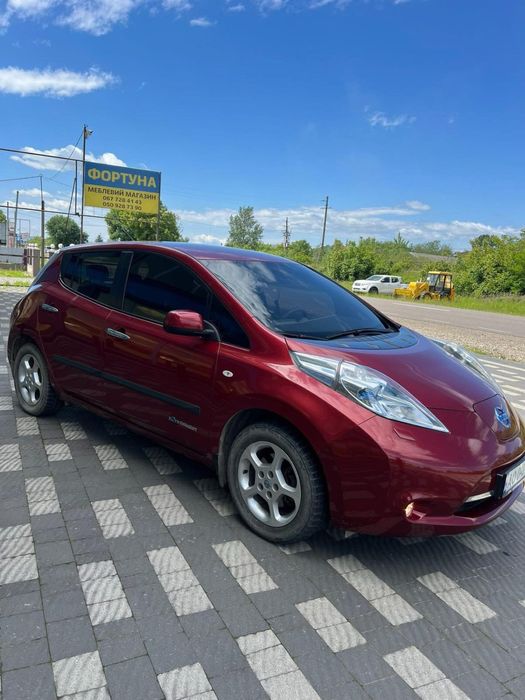 Продам Nissan leaf 2012