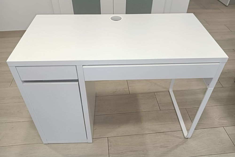 Secretária branca (Micke IKEA)