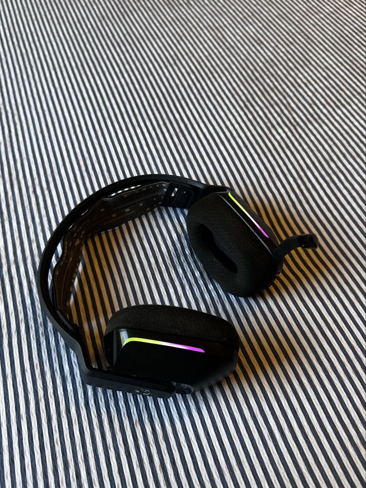 Logitech G733 Lightspeed RGB – Ótimo Estado (Sem Dongle/Cabo)