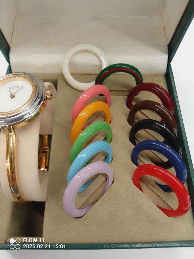Relógio Gucci novo (MUITO pouvopouco   argolas nunca usadas o que lhe