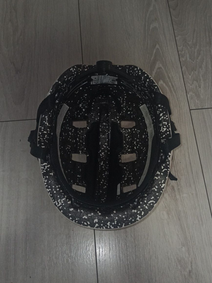 Kask na głowę biały