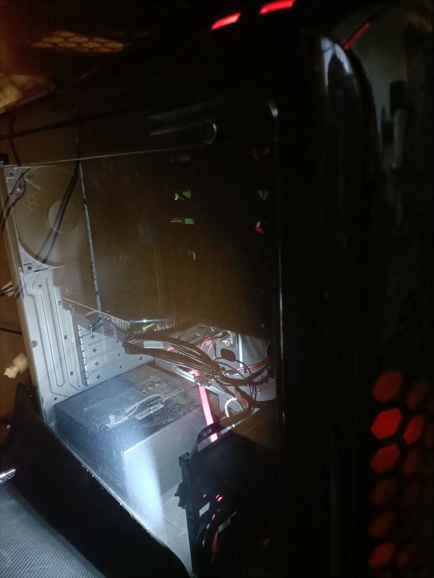 Sprzedam komputer plus monitor