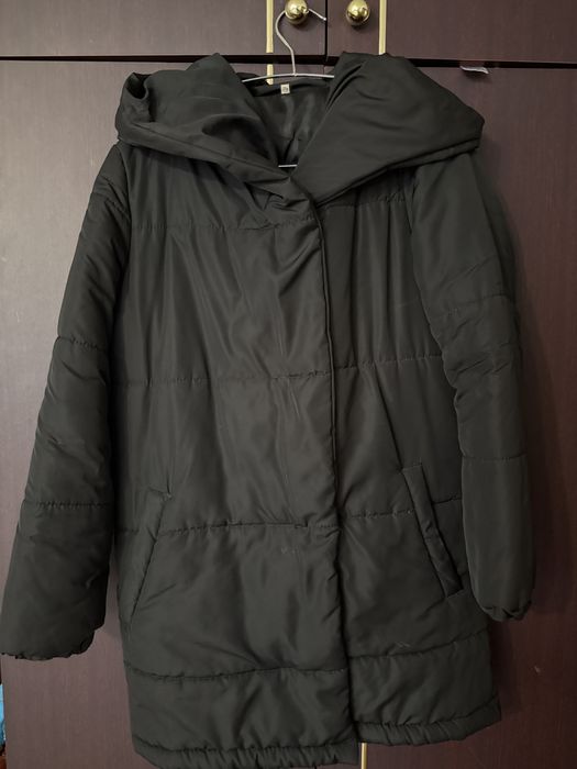 Продам куртку чорну