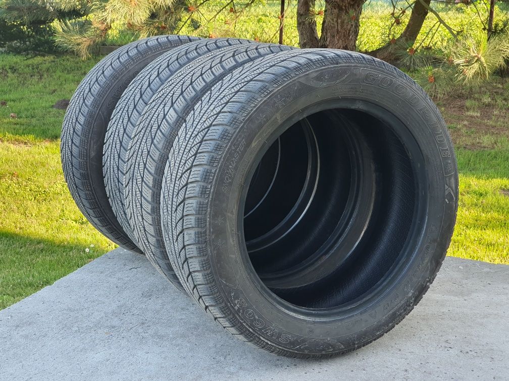 Komplet opon zimowych Goodride SW608 Snowmaster 205/55 R16