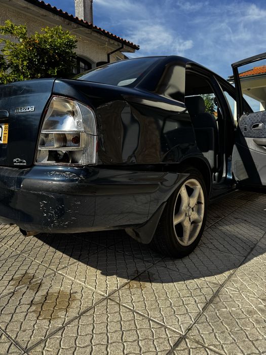 Mazda 323 Gasolina