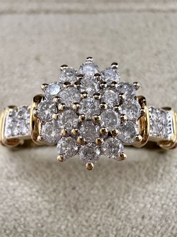 Złoty pierścionek z diamentami 0,50ct