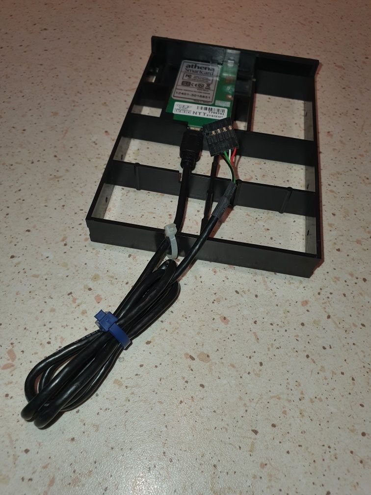 Czytnik kart uwierzytelniania SmartCard 3,5" USB firmy Athena