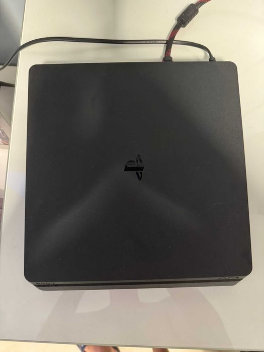 Play Station 4 em perfeito estado com controle e jogos