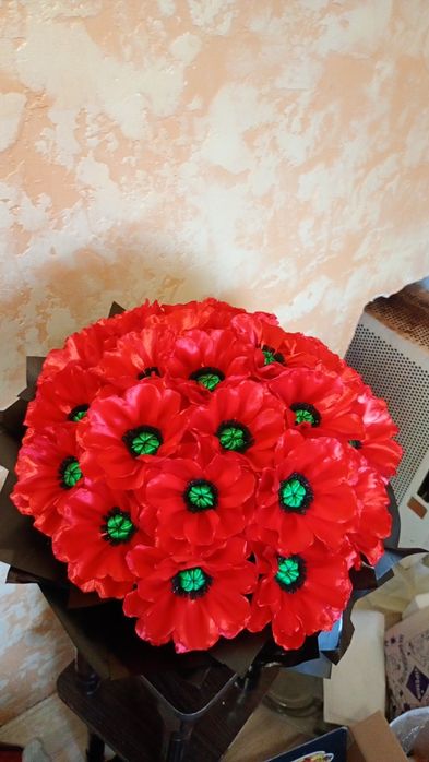 Маки з атласої стрічки