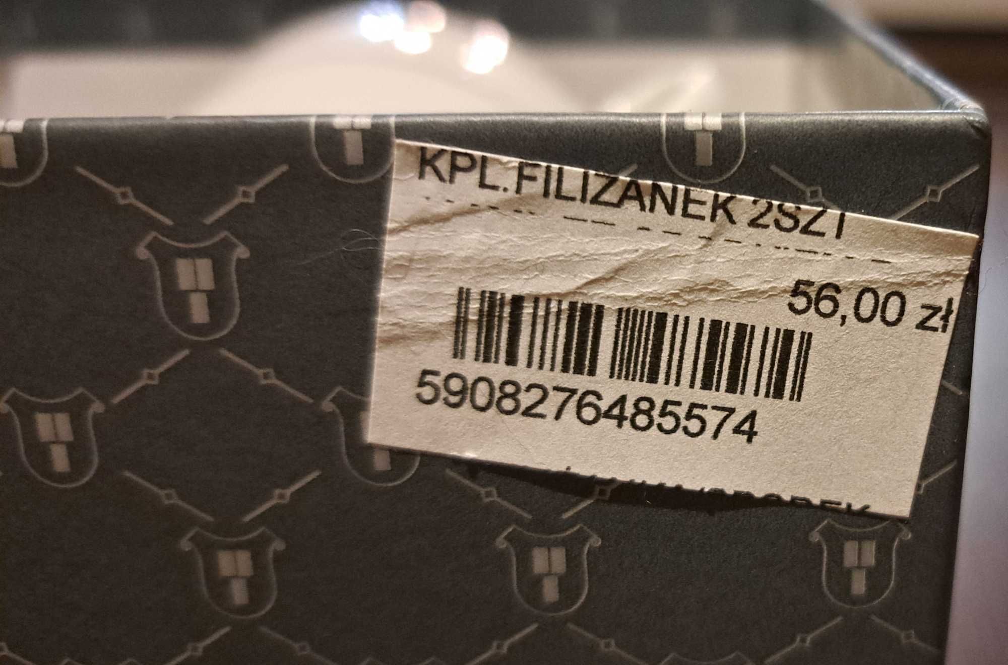 Dwie filiżanki że spodkami, w pudełku
