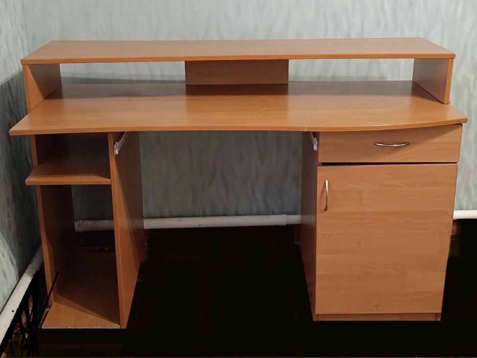 Продам письмовий стіл
